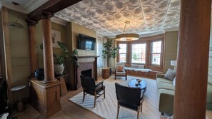 Living room - Seating area and RokuTV