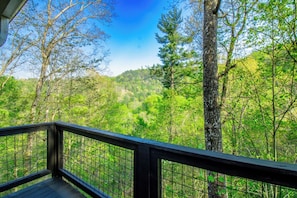 Hillside Hideaway's relaxing deck