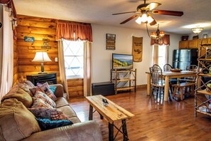 Hillside Hideaway's cozy living area