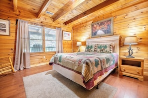 One of Bear-burgh On The Lake's comfy bedrooms