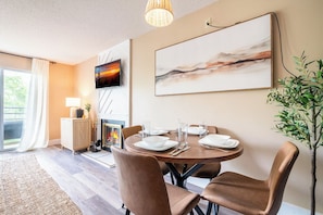 The Cozy Cub's inviting dining area