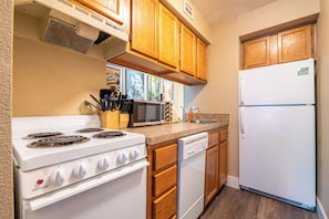 The Cozy Cub's fully-equipped kitchen