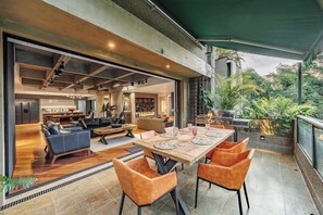 Outdoor dining