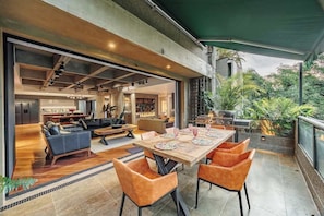 Outdoor dining