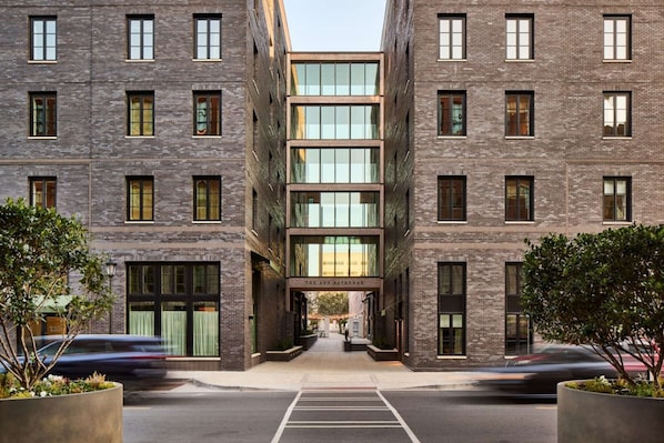 The Ann Savannah, Apartments by Marriott Bonvoy - entrance facing the street.