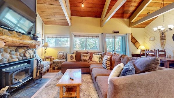 Indoors, Furniture, Living Room, Couch, Home Decor