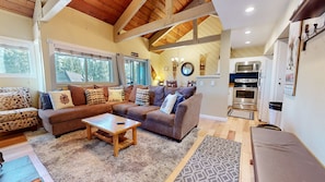 Home Decor, Furniture, Indoors, Living Room, Table