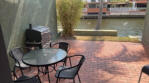 屋外ダイニングエリア