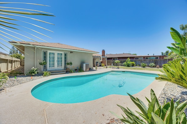 Fresno Vacation Rental | 3BR | 2BA | 2 Steps to Enter | 1,904 Sq Ft