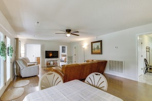 Living Room | Upper Floor | Central A/C & Heating