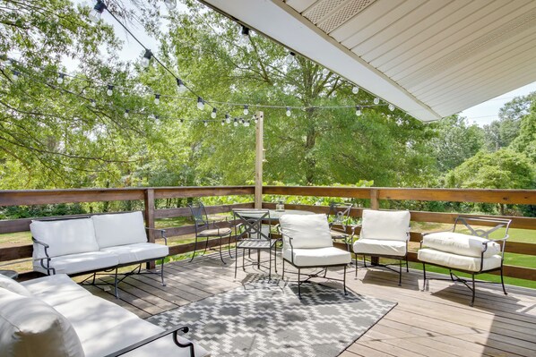 Florence Vacation Rental | 4BR | 3BA | 2 Steps to Enter | 3,600 Sq Ft