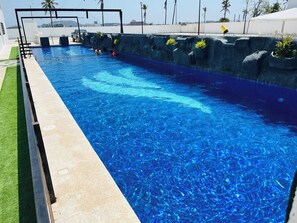 Marina Cerritos: Rooftop, Pools & Near Beach (2081)