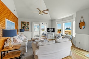 SNH503: Blue Pearl | TL Living Area - Views of the Ocean, Access to Sun Room