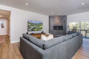Living Room w/ Fireplace and Smart TV