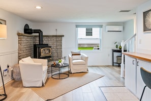 Relax by the stove in this inviting corner, perfect for unwinding after a day of exploration. 🛋️🔥