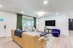 Living Room | Smart TV | Free WiFi