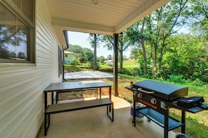 House Exterior | Covered Patio | Dining Area | Gas Griddle | Private Yard