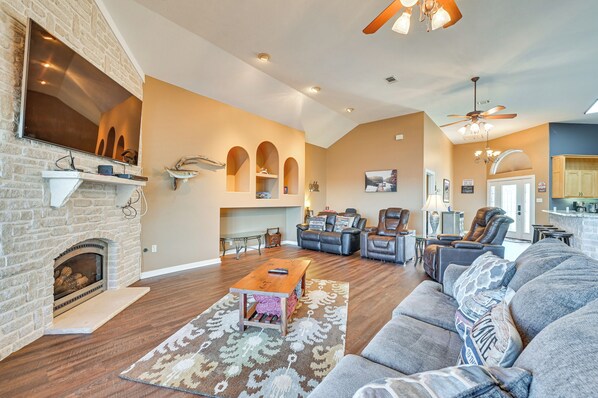 Milam Vacation Rental | 4BR | 2BA | Step-Free Access | 2,800 Sq Ft