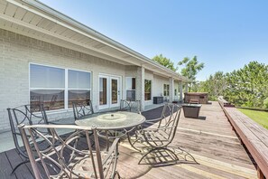 Deck | Single-Story Home | Dining Area | Hot Tub | Gas Fire Pit