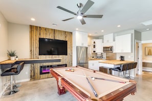 Detached Casita w/ Pool Table
