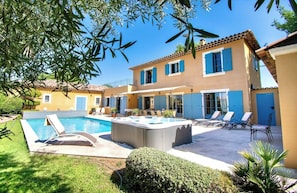 Vue sur piscine