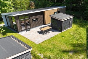 Stugans exteriör [sommar]