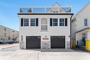 Casa 218- 2 car garage