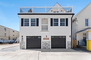 Casa 218- 2 car garage