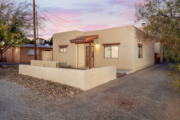 HOUSE: Welcome! This lovely, updated 2-bed, 1.5-bath home is ready for your stay!