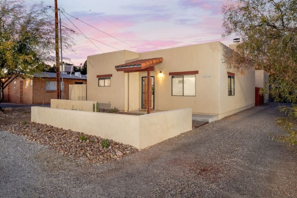 HOUSE: Welcome! This lovely, updated 2-bed, 1.5-bath home is ready for your stay!