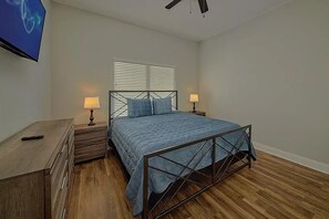 Primary Bedroom with King Bed, Cable TV and Wifi