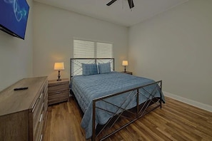 Primary Bedroom with King Bed, Cable TV and Wifi