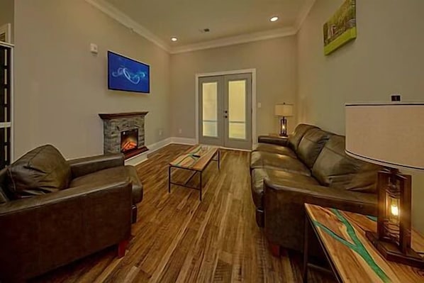 Spacious Living Room with Electric Fireplace and SMART TV with Cable & WIFI throughout vacation rental