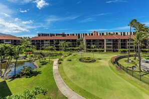 Lush On-Property Putting Greens – Fun for All Ages