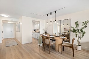 01 - seacliff-solmar-dining-entrance