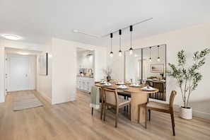 01 - seacliff-solmar-dining-entrance