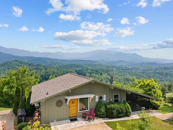 Welcome to LeConte Mountain Breeze, where stunning Smoky Mountain views greet you before you even step inside.