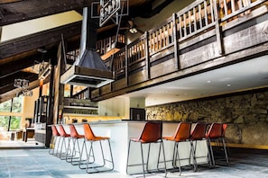 Bar (in der Unterkunft)