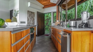 Full kitchen with appliances