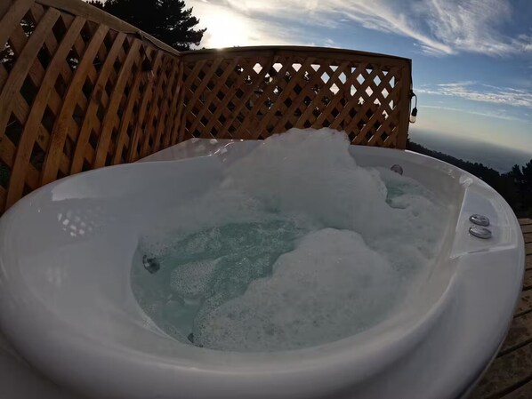 Outdoor spa tub