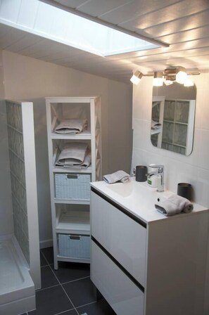 Salle de bain lumineuse