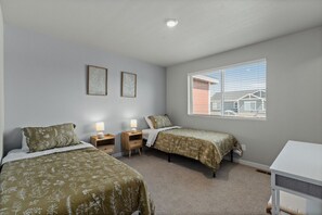 2nd bedroom 2 twin beds and ensuite bathroom
