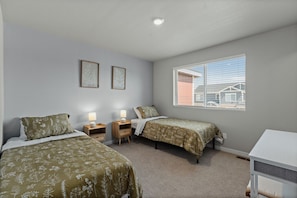 2nd bedroom 2 twin beds and ensuite bathroom