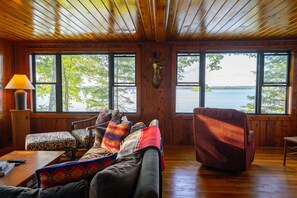 Wake up on top of the water- panoramic views of the Lake (trust me it's even better in person)