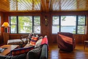 Wake up on top of the water- panoramic views of the Lake (trust me it's even better in person)