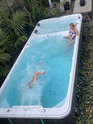 Bain à remous extérieur