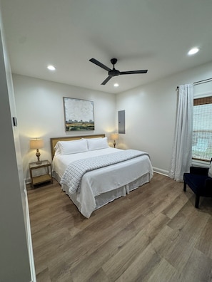 Comfy King Bed!