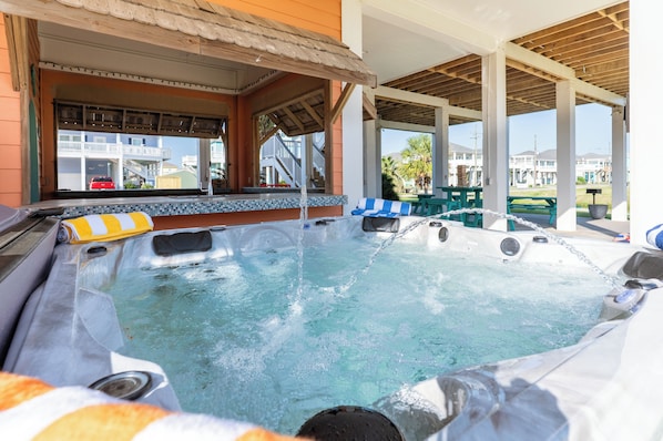 Outdoor spa tub