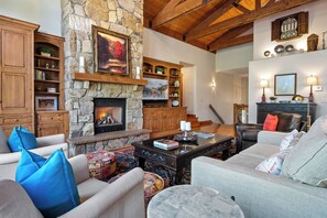 Spacious living room with flat screen TV