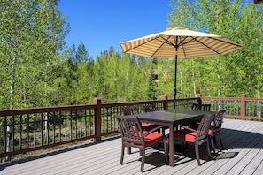 Dine al fresco on the deck